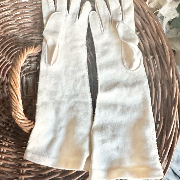 Vintage 50s White Beaded Long Gloves - Picture 8 of 14